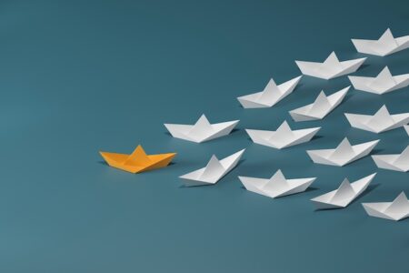 Ledarskap, båtar som åker åt samma håll med en ledare i fronten